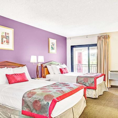 Hotel Ramada By Wyndham Rockaway Exteriér fotografie