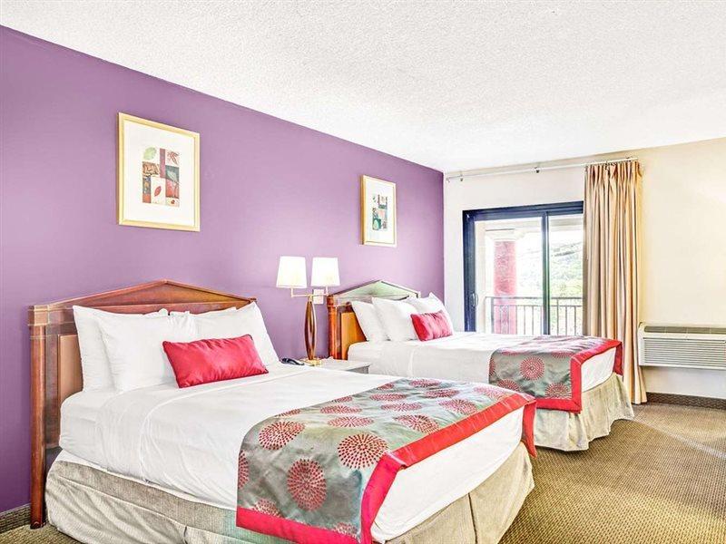 Hotel Ramada By Wyndham Rockaway Exteriér fotografie
