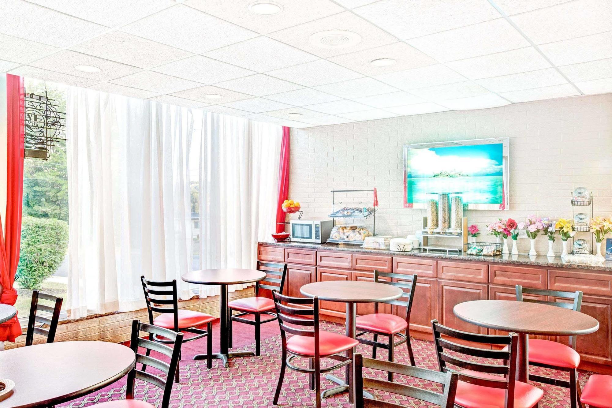 Hotel Ramada By Wyndham Rockaway Exteriér fotografie